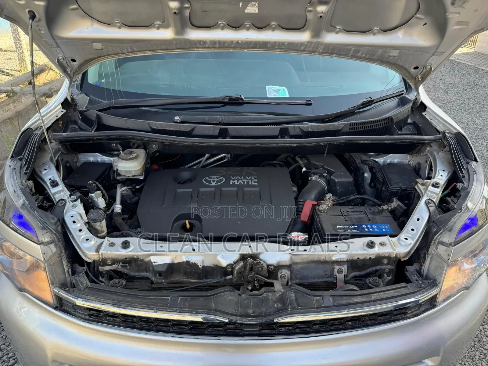 Toyota Voxy 2012 Silver