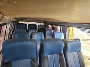 Toyota HiAce 2007 Yellow