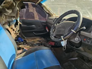 Toyota HiAce 2007 Yellow