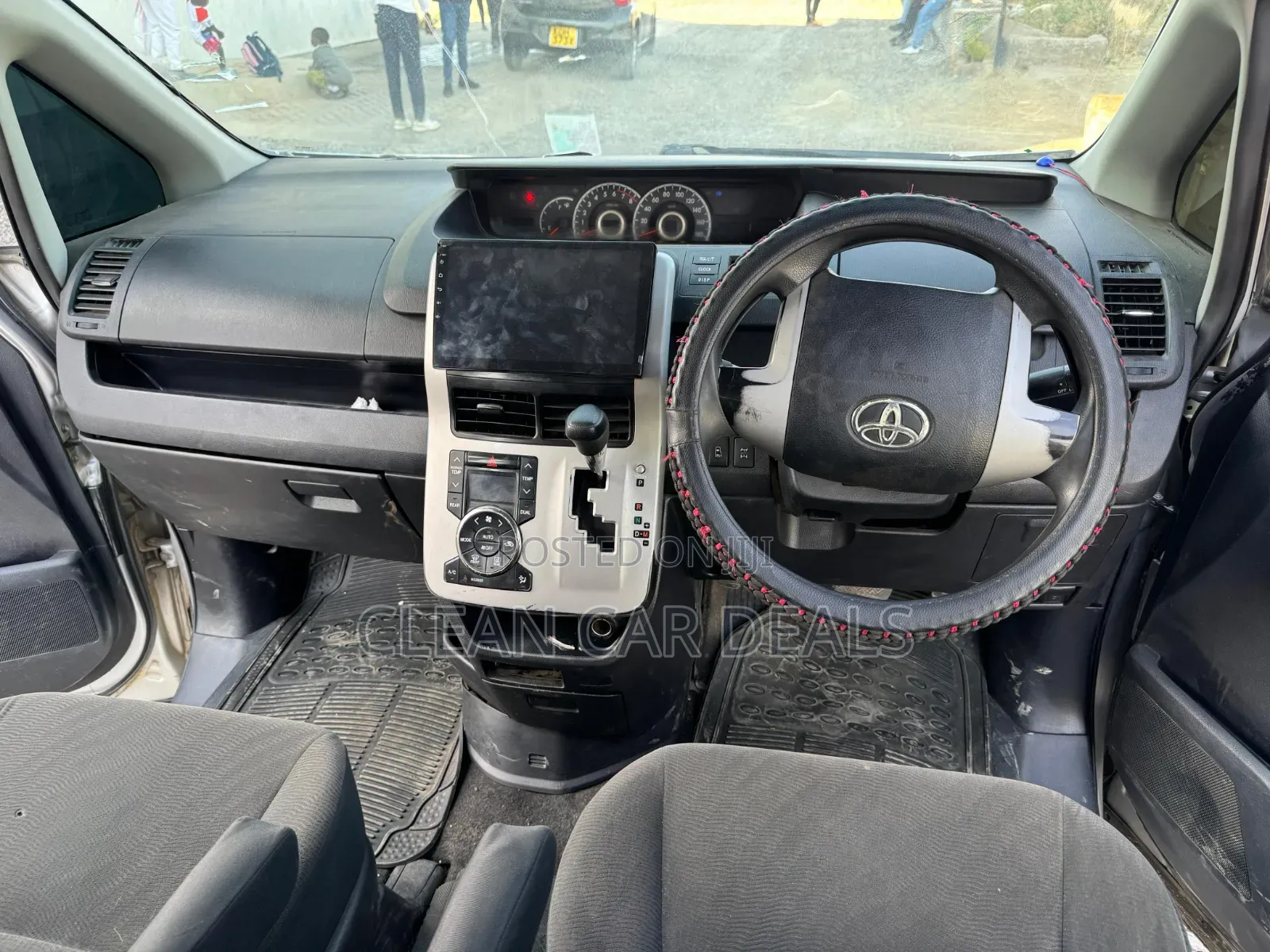 Toyota Voxy 2012 Silver
