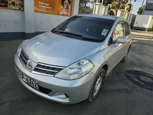 Nissan Tiida 2011 Silver