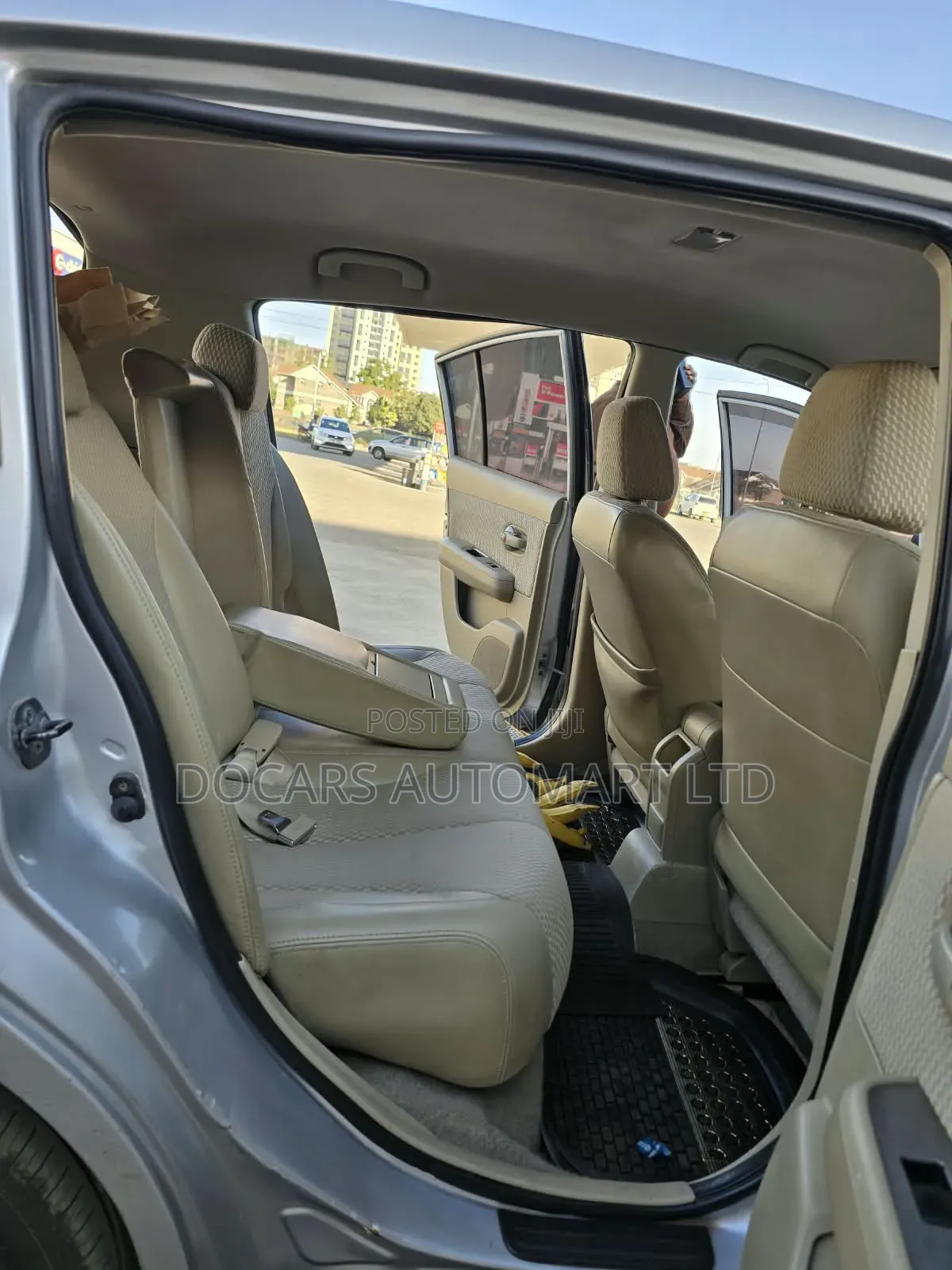 Nissan Tiida 2011 Silver