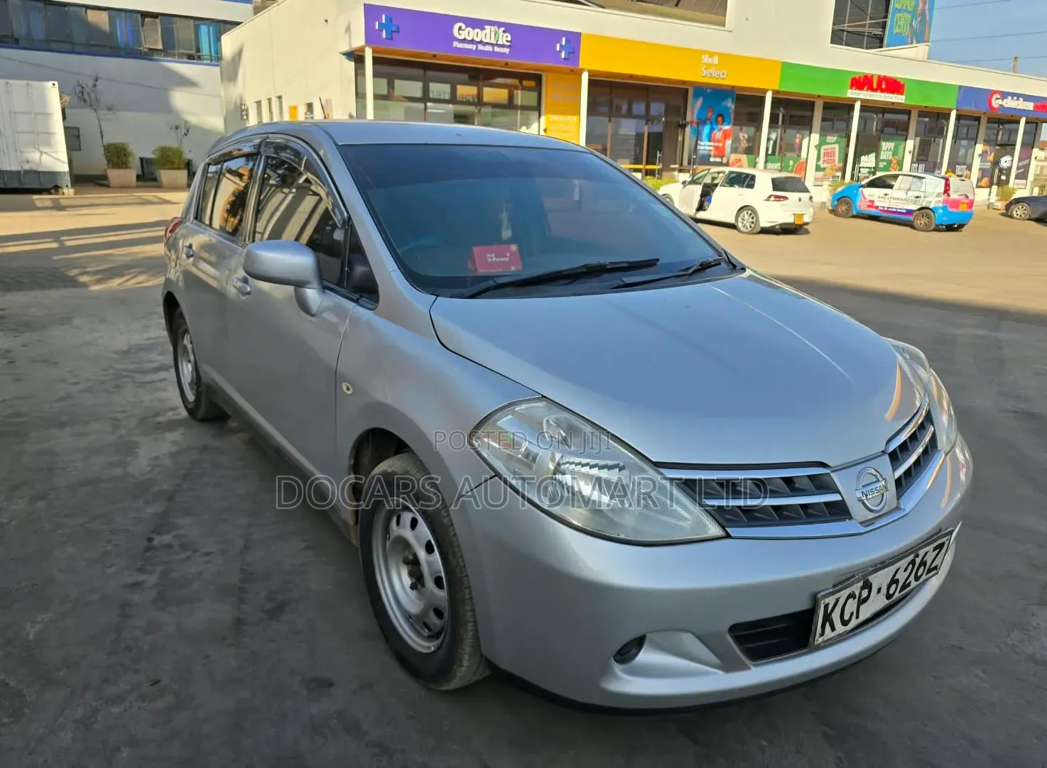 Nissan Tiida 2011 Silver