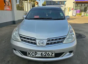 Nissan Tiida 2011 Silver