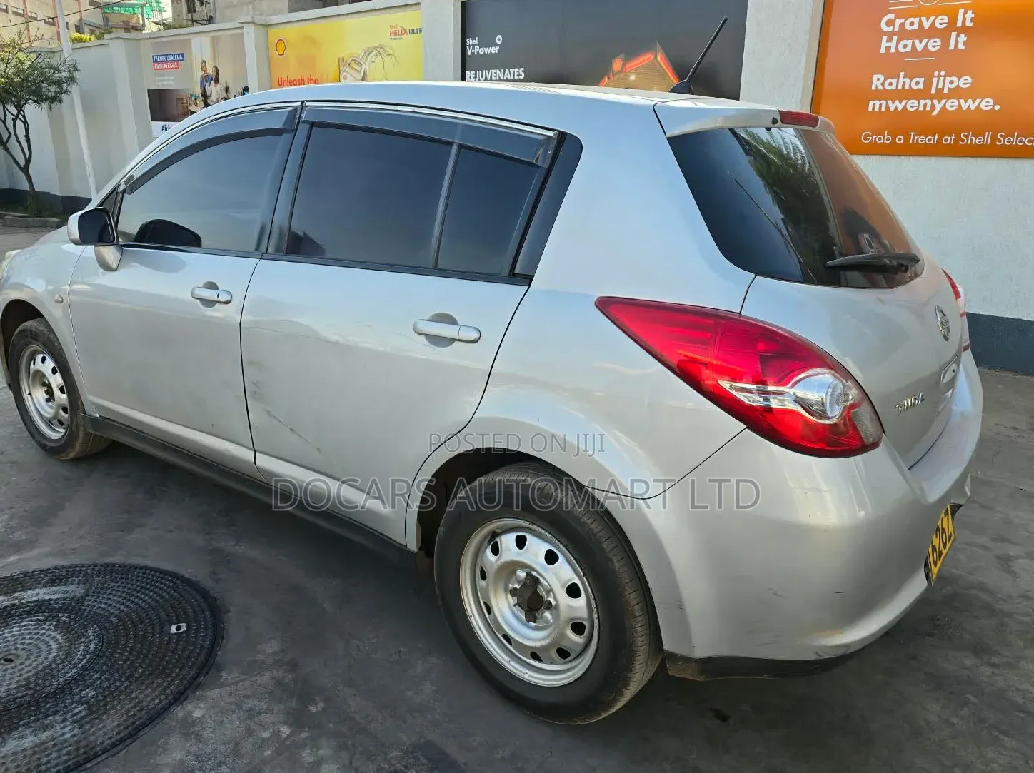 Nissan Tiida 2011 Silver