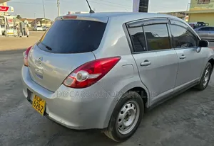 Nissan Tiida 2011 Silver