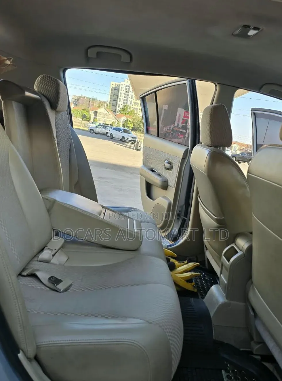 Nissan Tiida 2011 Silver