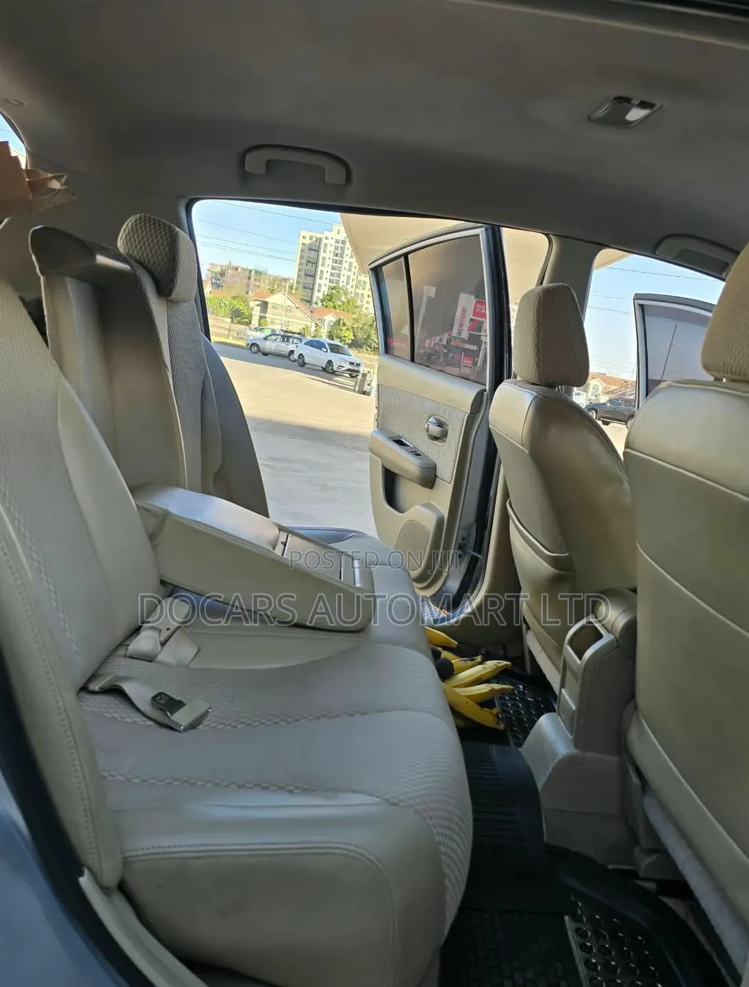 Nissan Tiida 2011 Silver
