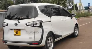 Toyota Sienta 2017 White