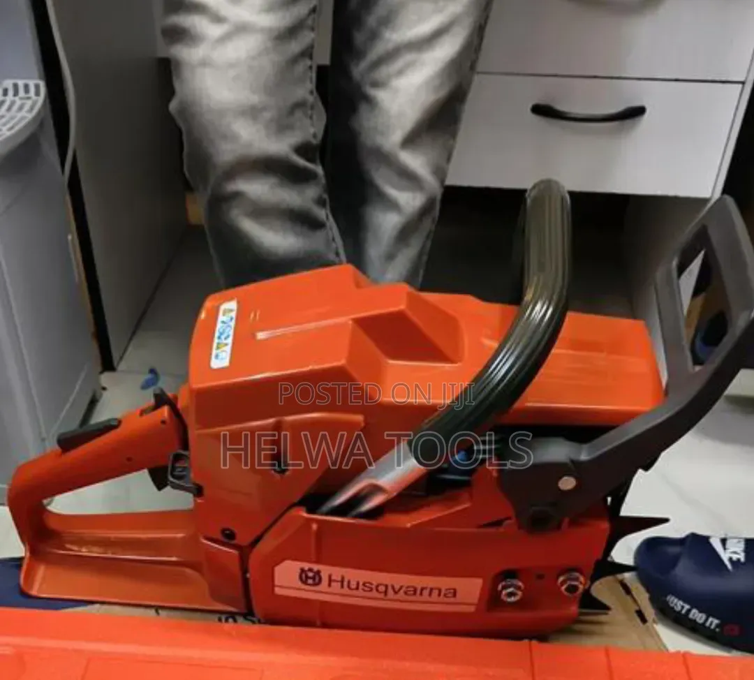 Husqvarna 272 , Power Saw Machine