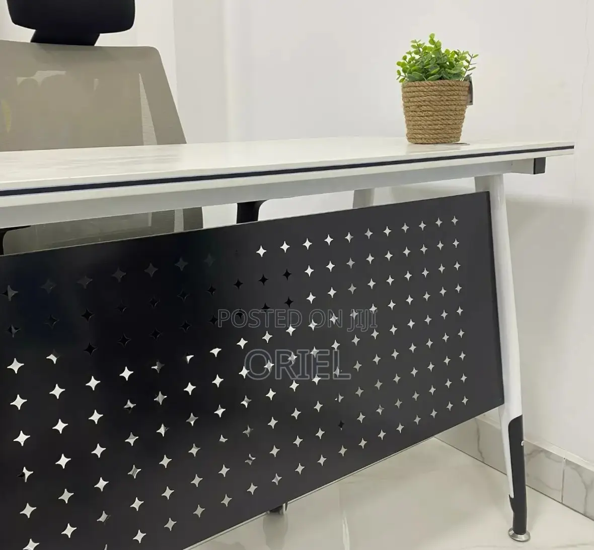 Office Table : Minimalistic Office Table
