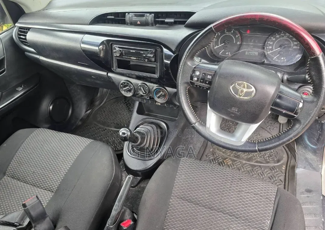 Toyota Hilux 2018 Beige