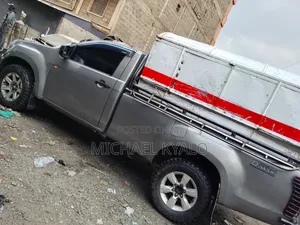 Isuzu D-MAX 2015 Gray