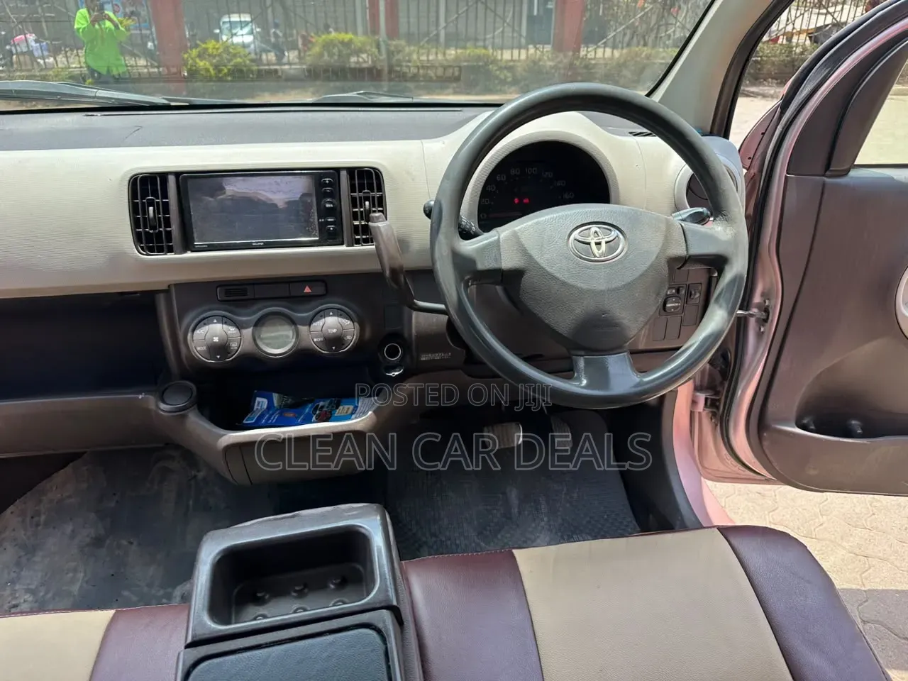 Toyota Passo 2012