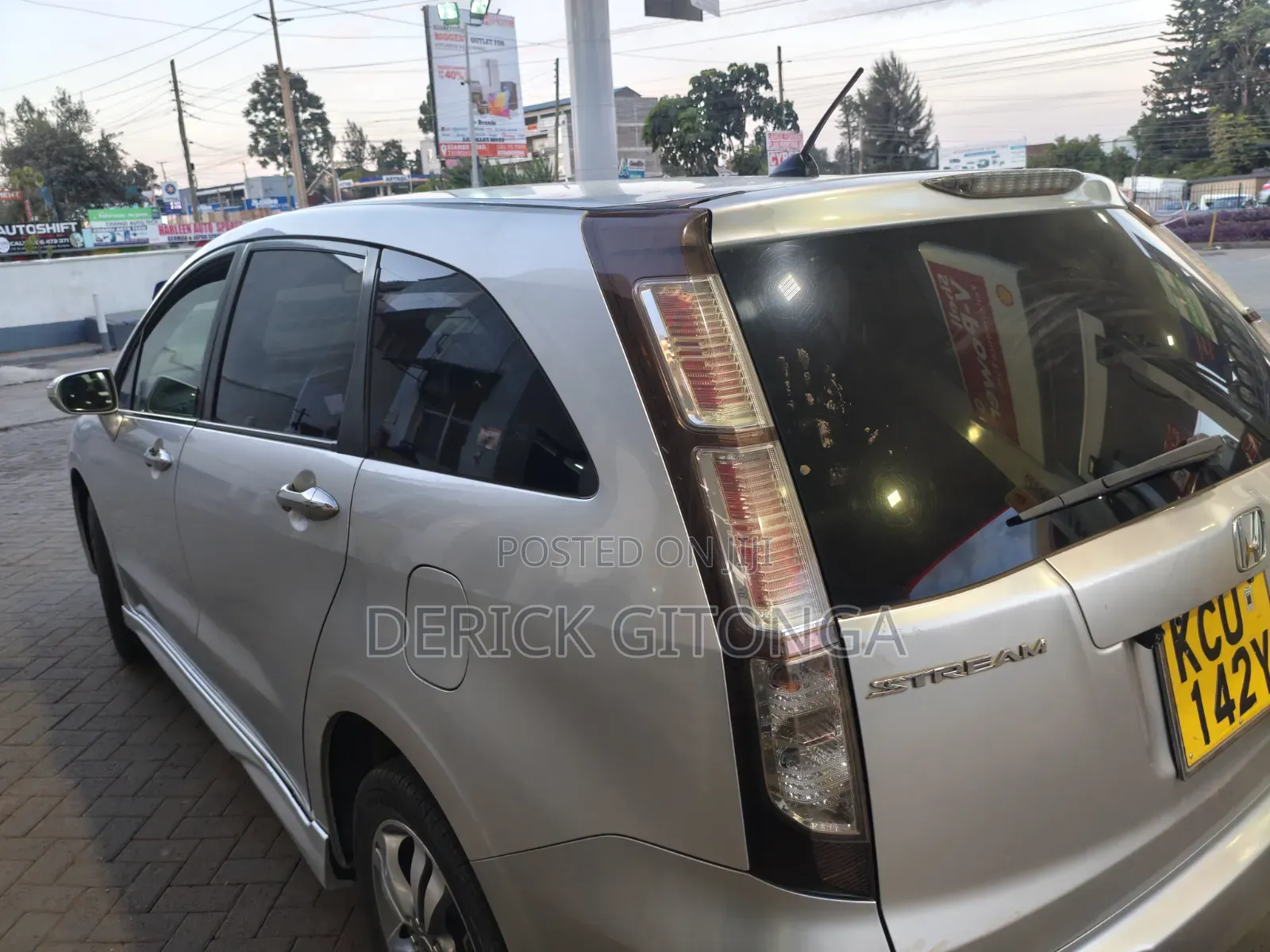 Honda Stream 2012 Silver