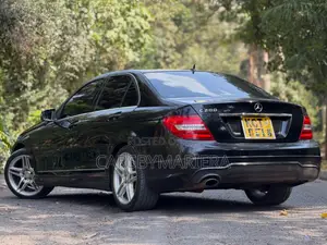 Mercedes-Benz C200 2012 Black