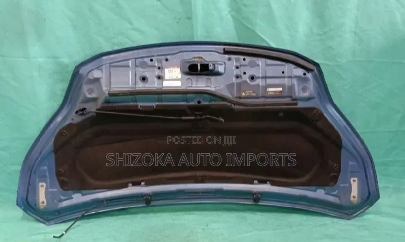 Bonnet Nissan Serena C27 2017