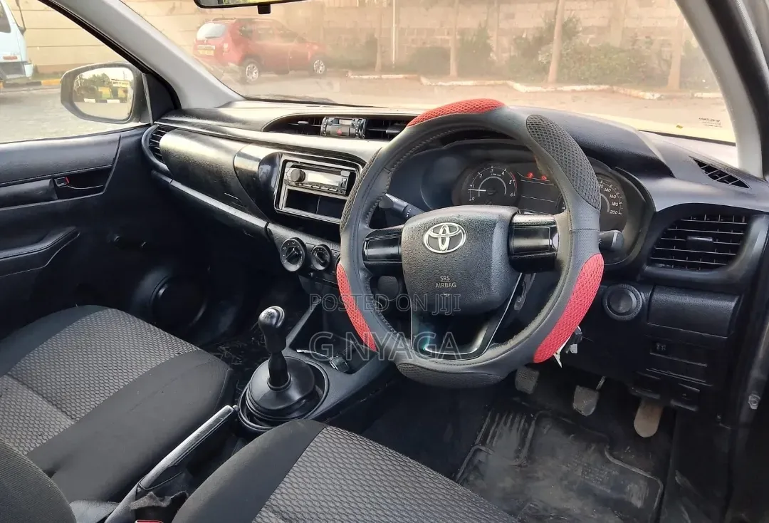 Toyota Hilux 2022 Beige