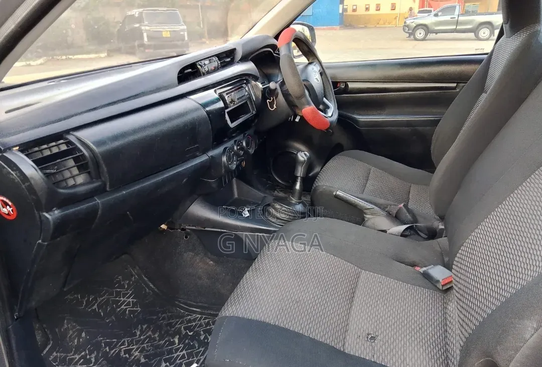 Toyota Hilux 2022 Beige