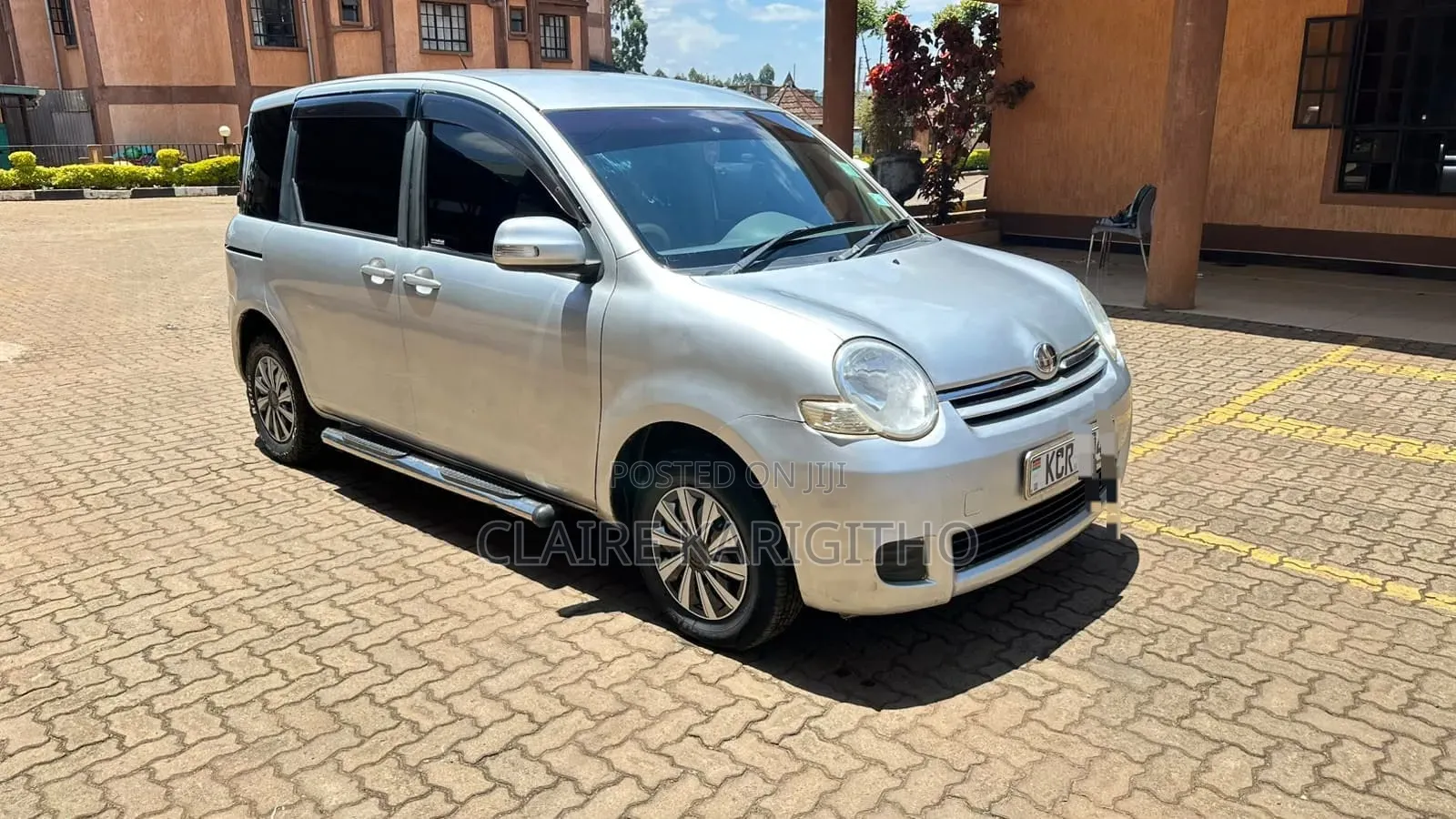 Toyota Sienta 2013 Silver