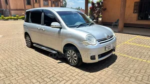 Toyota Sienta 2013 Silver