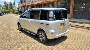 Toyota Sienta 2013 Silver