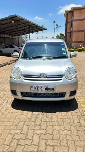 Toyota Sienta 2013 Silver