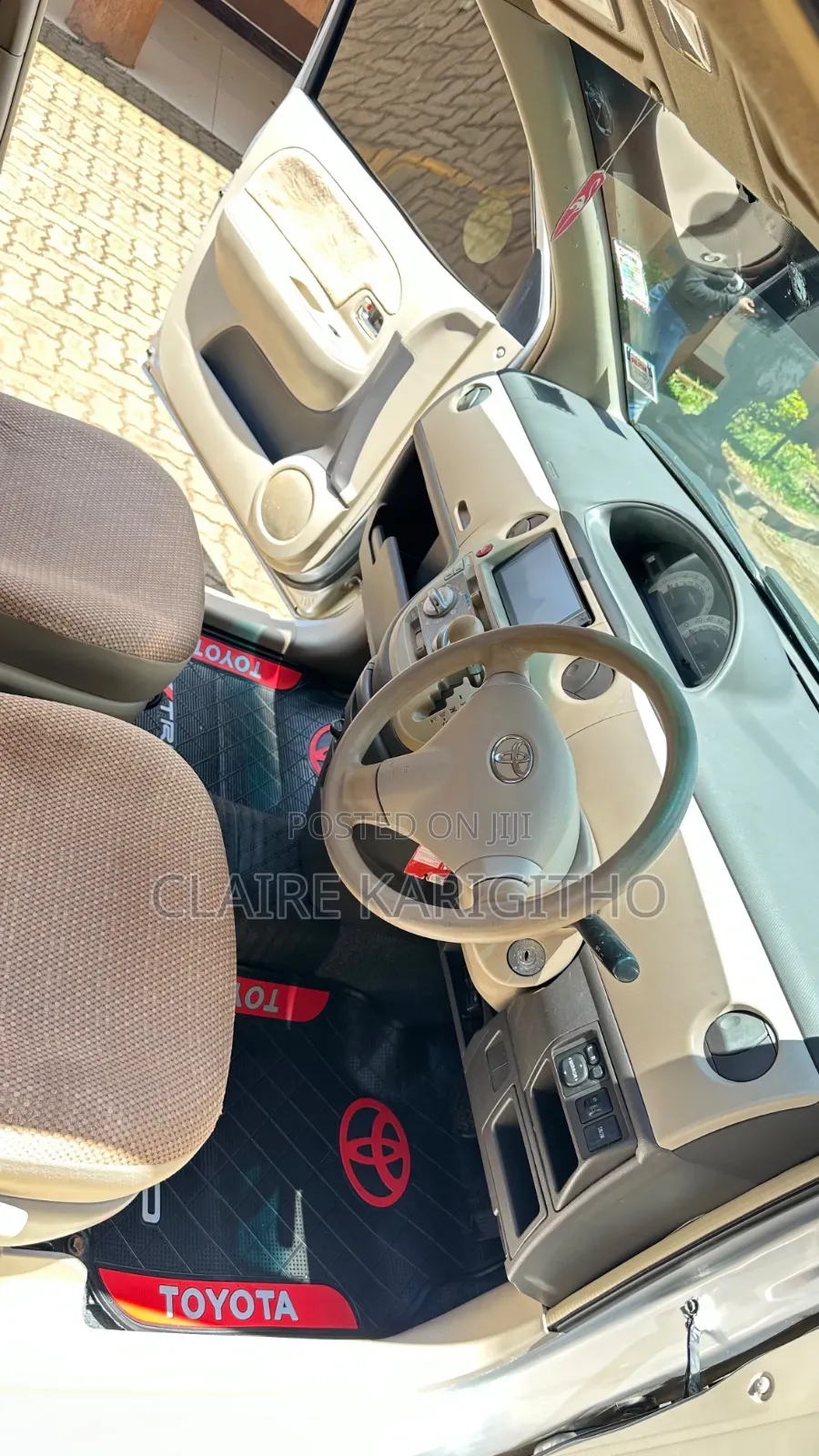 Toyota Sienta 2013 Silver