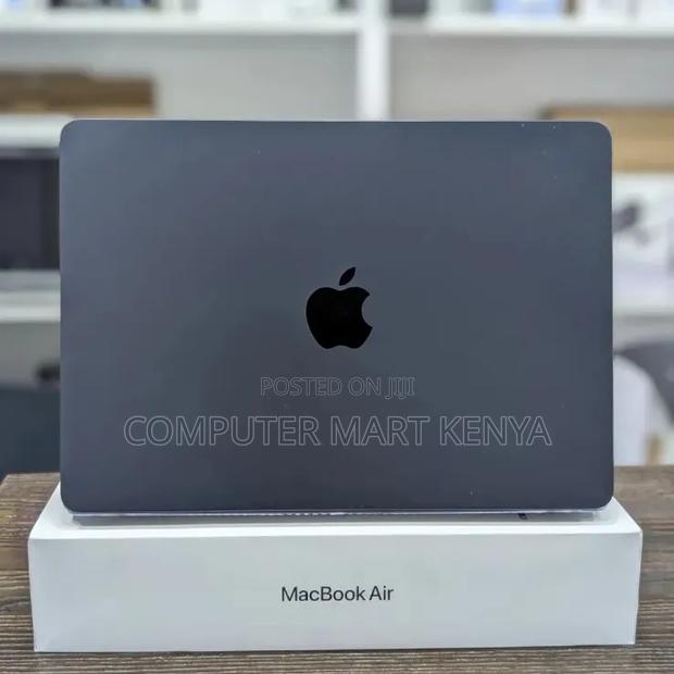 Laptop Apple MacBook Pro 16GB Apple M5 SSD 256GB - thumbnail 4