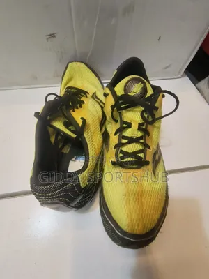 Velocity 4 Second Hand Sprinter Spikes
