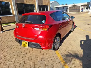 Toyota Auris 2012 Red