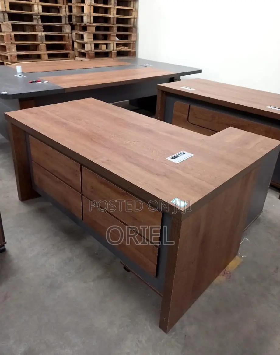 1600mm Executive Office Desk : Modern Desk for Staff