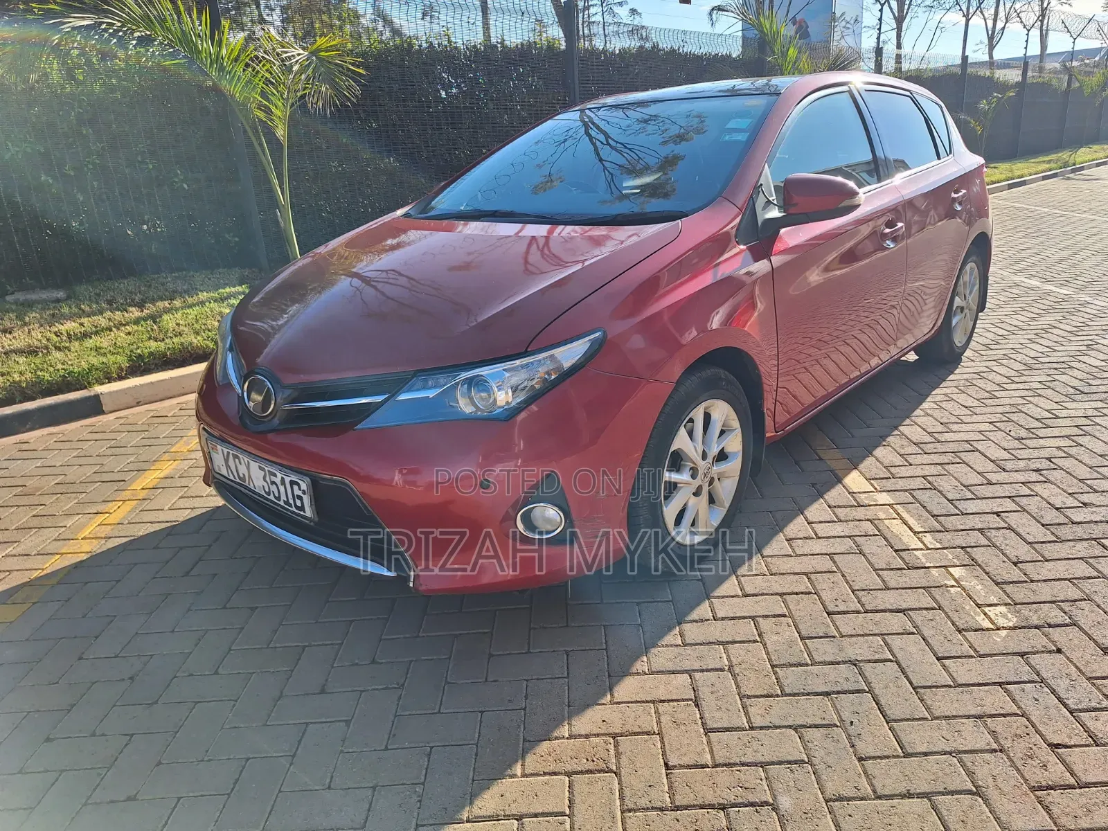 Toyota Auris 2012 Red