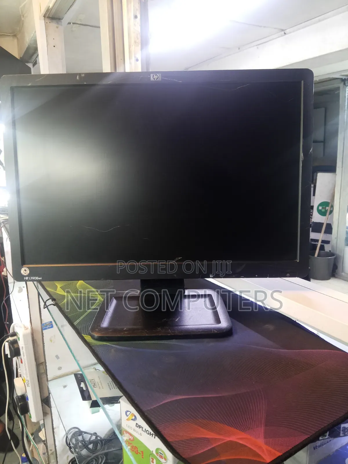 HP 19 Inches L1908wi