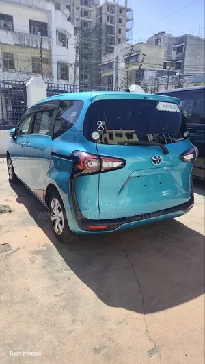 Toyota Sienta 2020 Green