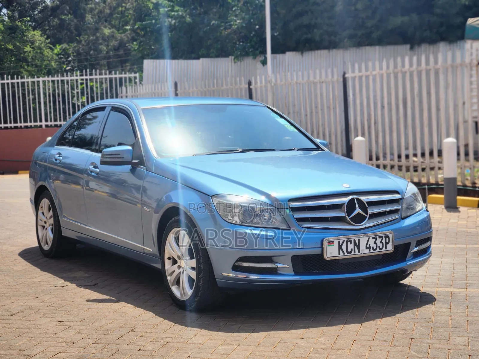 Mercedes-Benz C250 2010 Blue