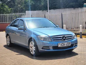 Mercedes-Benz C250 2010 Blue