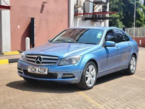 Mercedes-Benz C250 2010 Blue