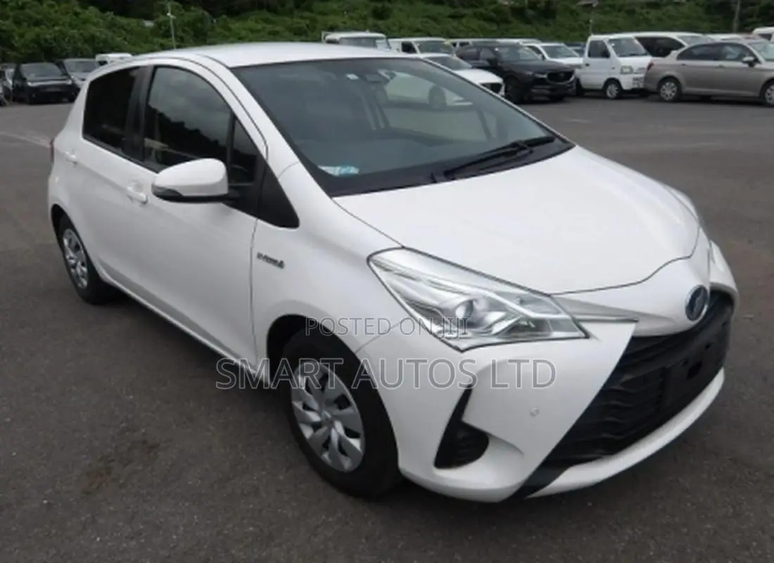 Toyota Vitz 1.5 FWD Hybrid 5dr 2019 Off white