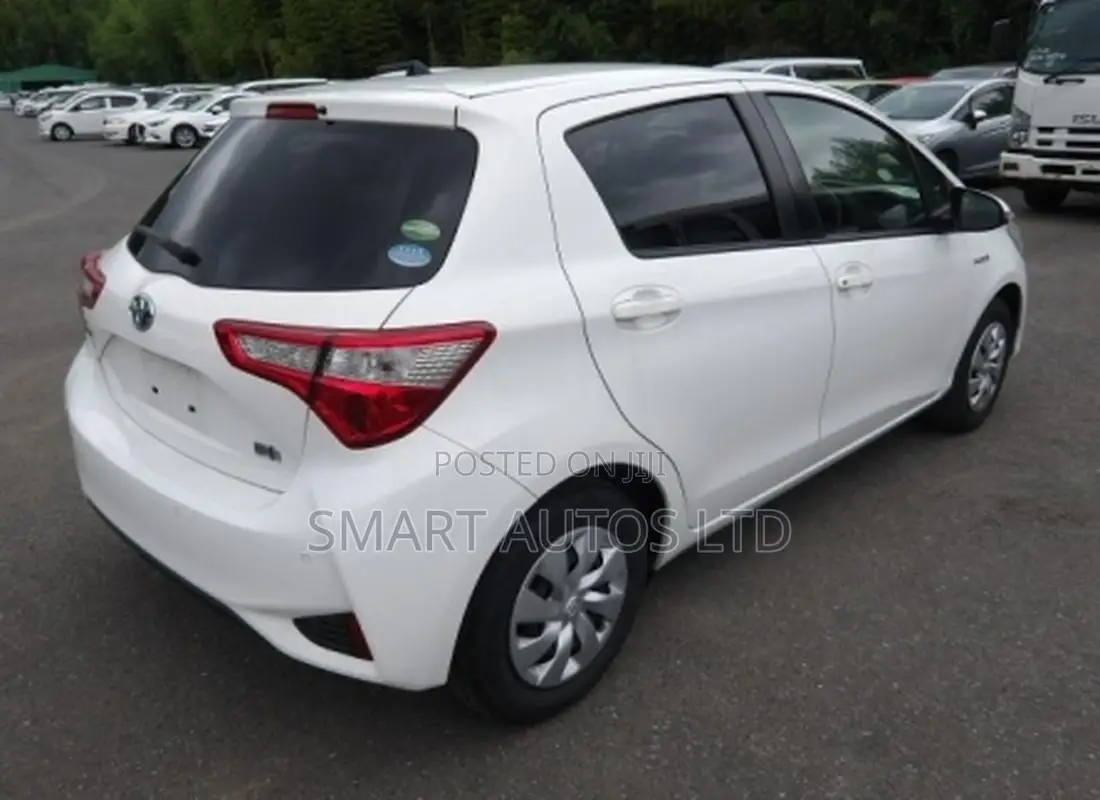 Toyota Vitz 1.5 FWD Hybrid 5dr 2019 Off white