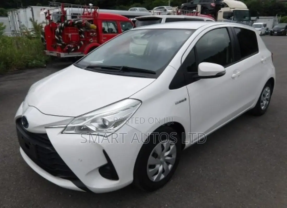 Toyota Vitz 1.5 FWD Hybrid 5dr 2019 Off white