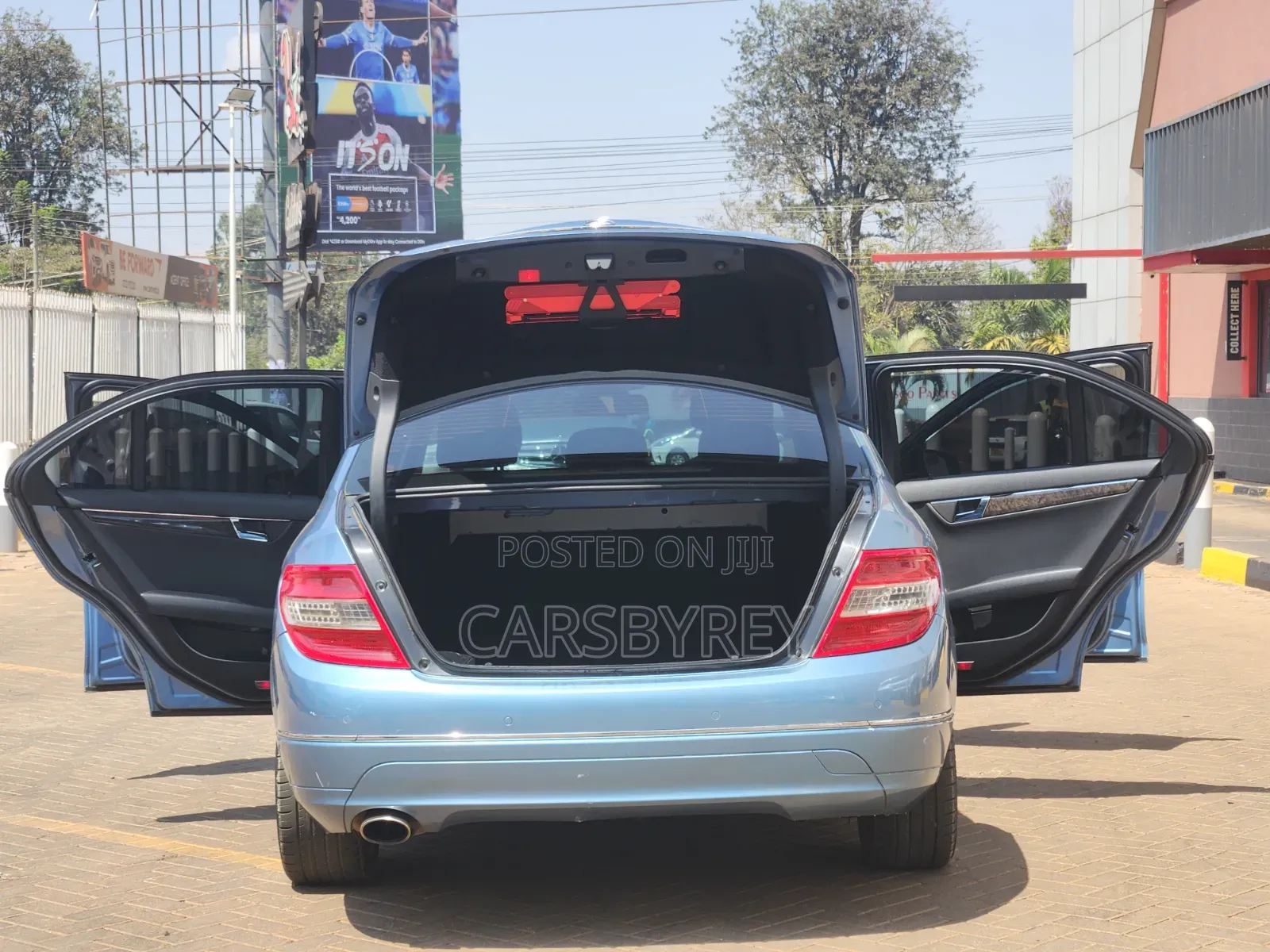 Mercedes-Benz C250 2010 Blue