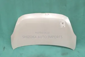 Bonnet Toyota Isis 2011