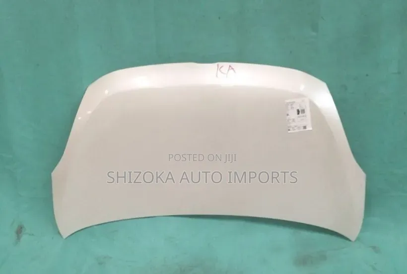 Bonnet Toyota Isis 2011