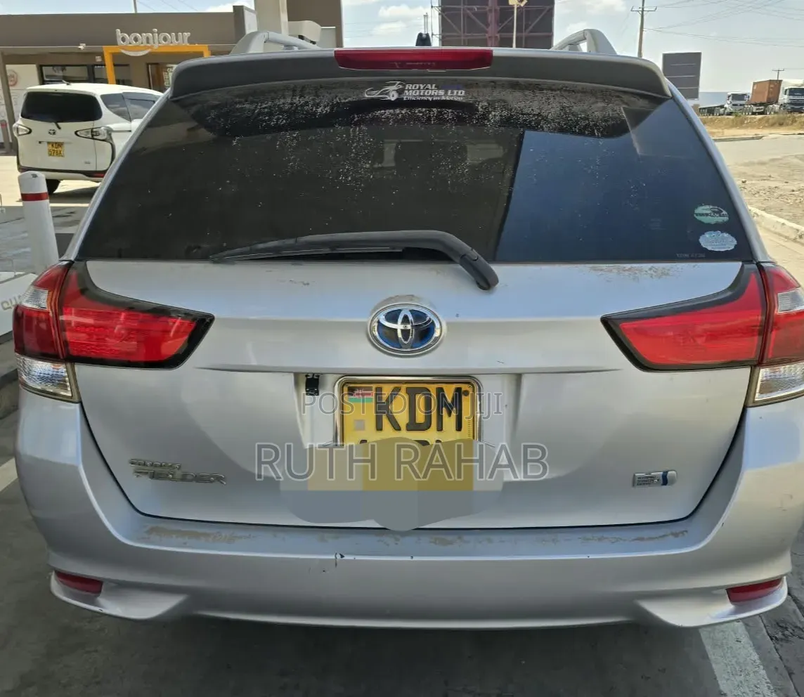 Toyota Corolla Fielder 2016 Silver