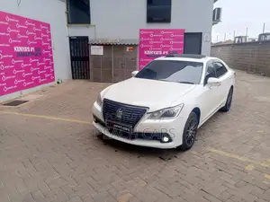 Toyota Crown 2015 White