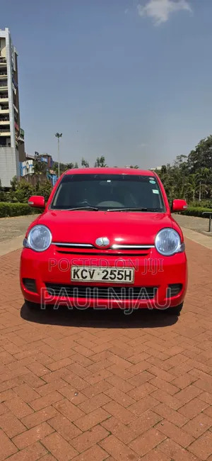 Toyota Sienta 2013 Red
