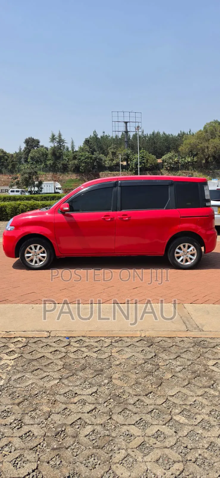 Toyota Sienta 2013 Red