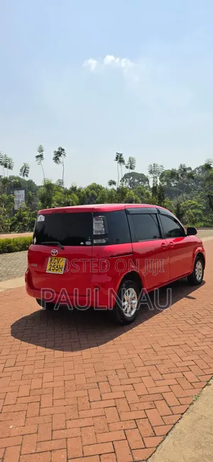Toyota Sienta 2013 Red