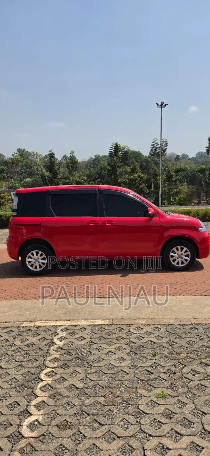 Toyota Sienta 2013 Red